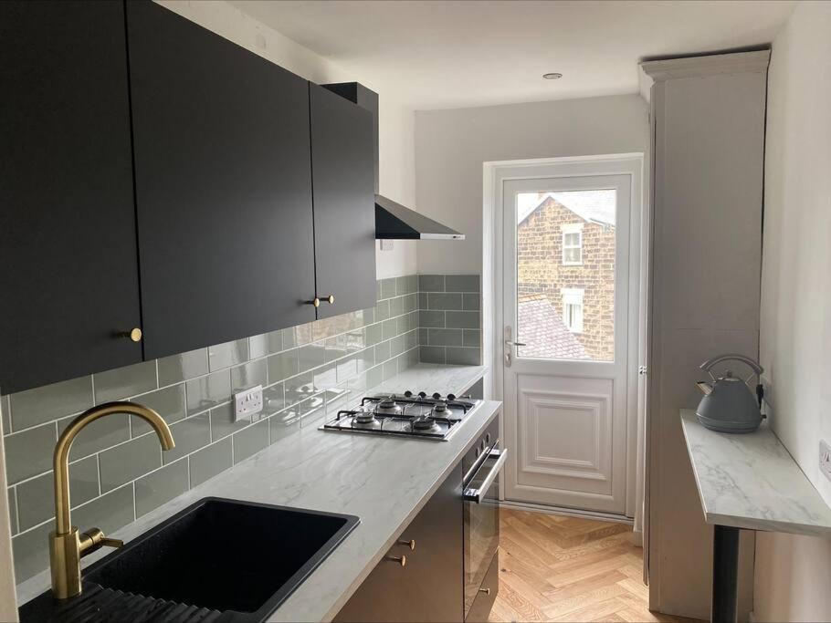 Dragon Parade Apartment هاروغايت المظهر الخارجي الصورة